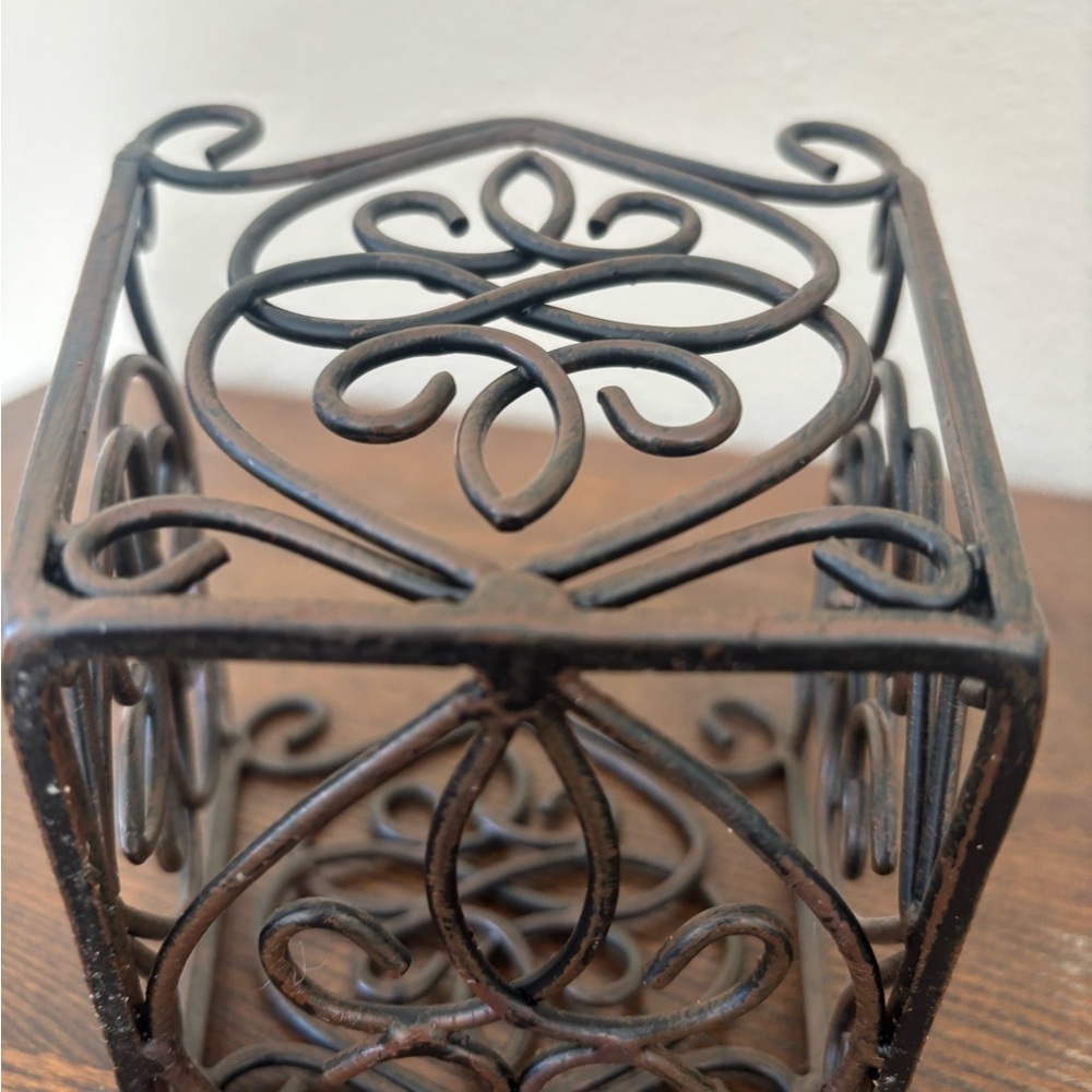 Southern Living at Home Rosedale rubbed iron plant holder storage basket - Picture 3 of 5
